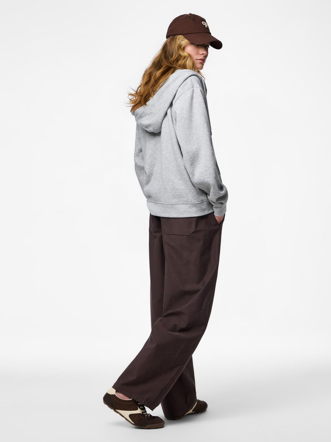 model_shot-back